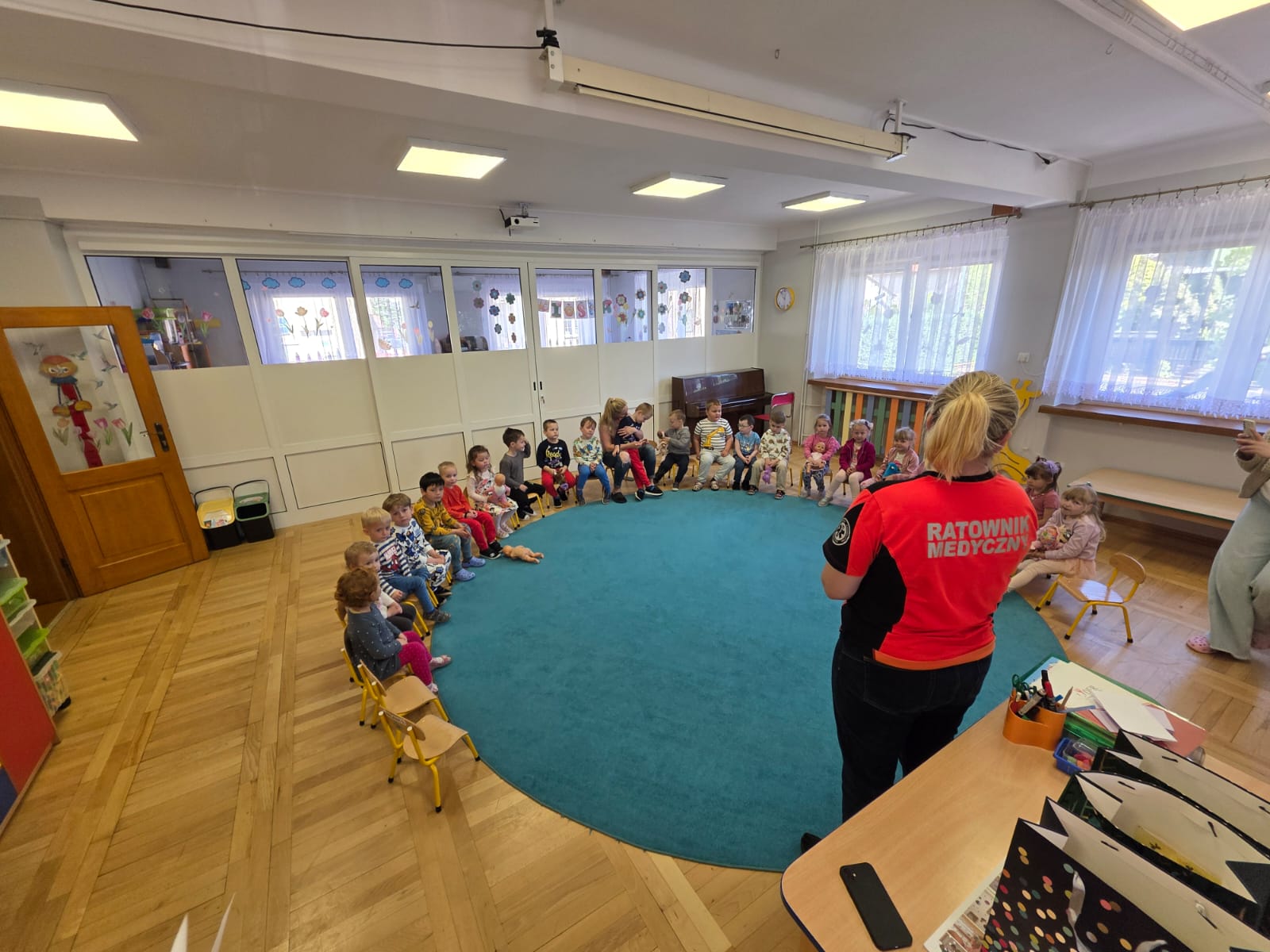 Ratownicy wśród najmłodszych – edukacyjna wizyta w przedszkolu w Kątach Wrocławskich