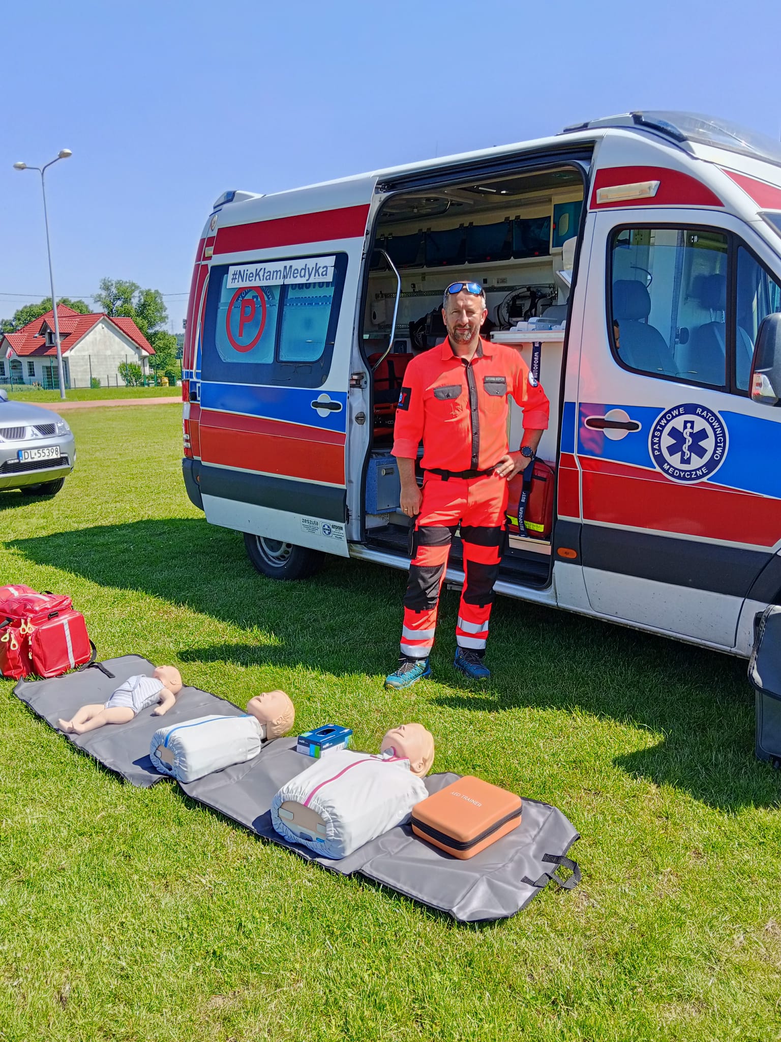 Pogotowie Ratunkowe na Gminnym Dniu Dziecka w Krotoszycach